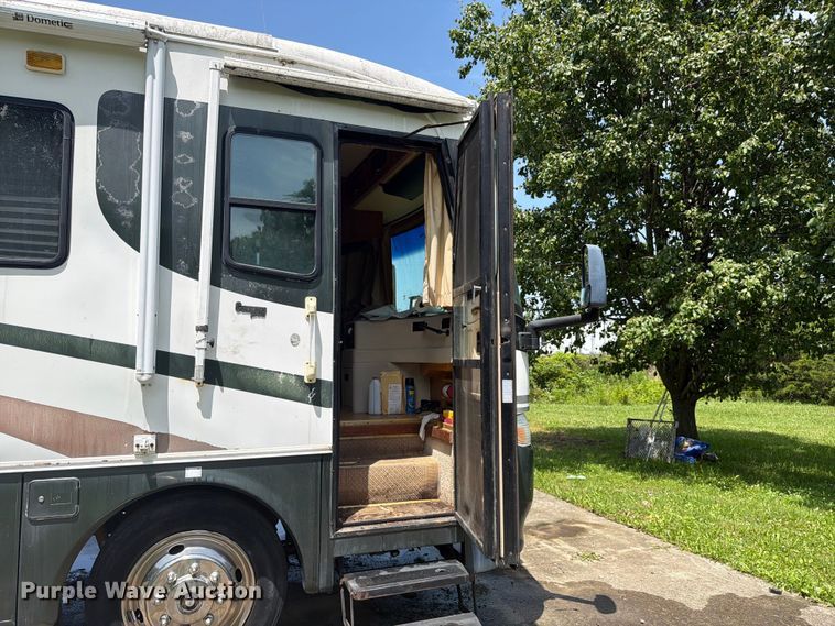 image for item FC3229 1999 Holiday Rambler Freightliner Xc Chassis RV