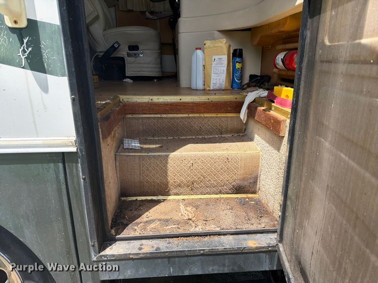 image for item FC3229 1999 Holiday Rambler Freightliner Xc Chassis RV