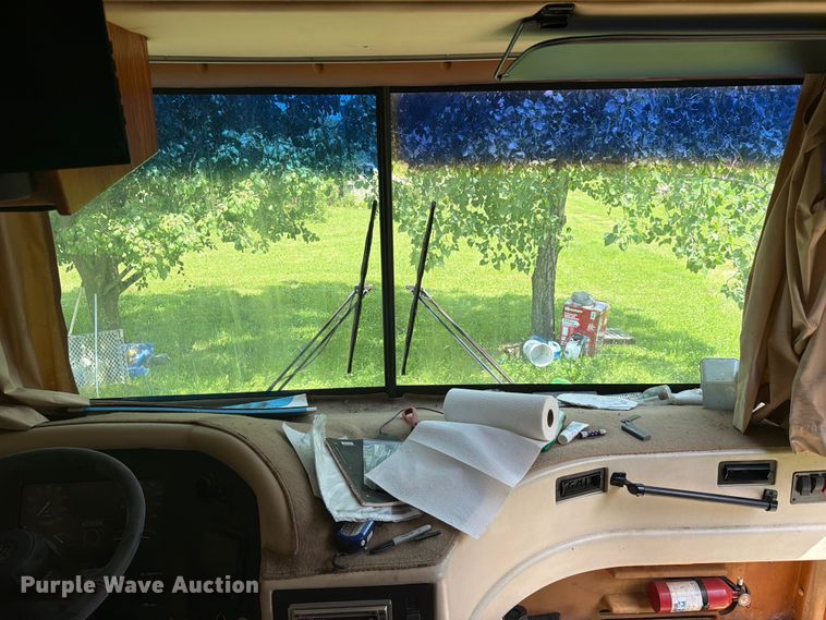image for item FC3229 1999 Holiday Rambler Freightliner Xc Chassis RV