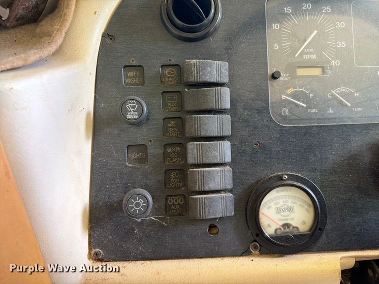 image for item FC3229 1999 Holiday Rambler Freightliner Xc Chassis RV