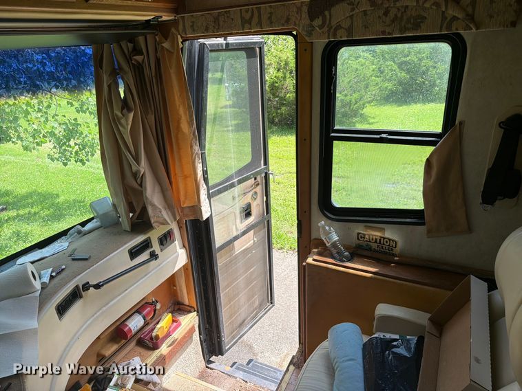 image for item FC3229 1999 Holiday Rambler Freightliner Xc Chassis RV