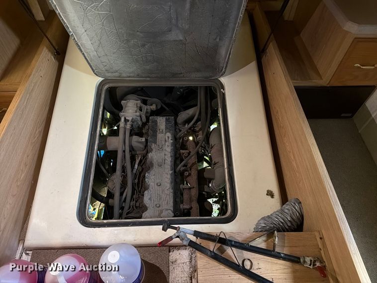 image for item FC3229 1999 Holiday Rambler Freightliner Xc Chassis RV