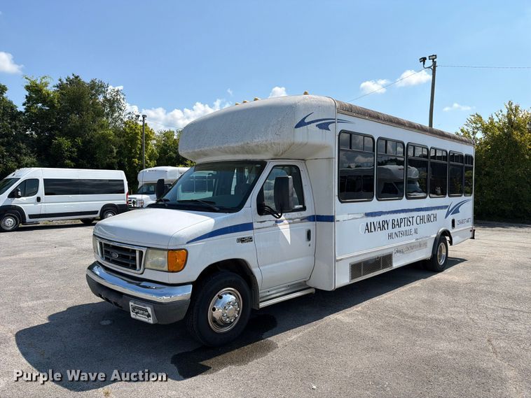 image for item FC3267 2005 Starcraft Ford E450 Super Duty shuttle bus