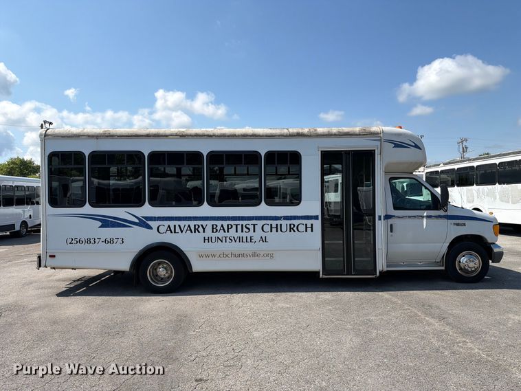 image for item FC3267 2005 Starcraft Ford E450 Super Duty shuttle bus