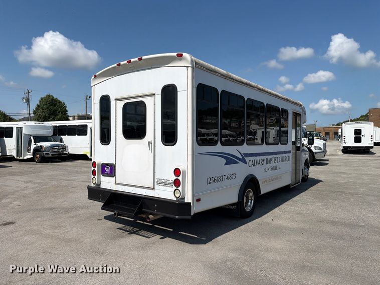 image for item FC3267 2005 Starcraft Ford E450 Super Duty shuttle bus