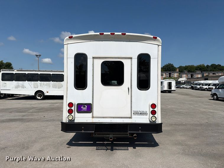 image for item FC3267 2005 Starcraft Ford E450 Super Duty shuttle bus