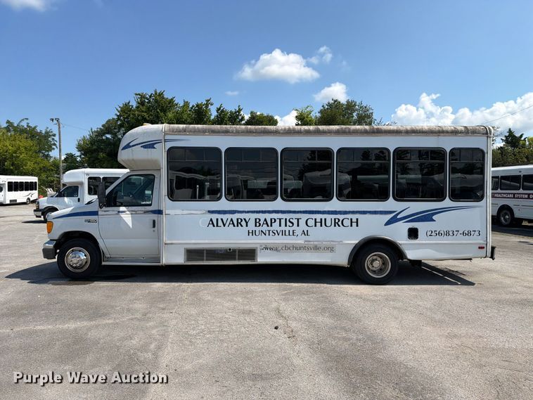 image for item FC3267 2005 Starcraft Ford E450 Super Duty shuttle bus