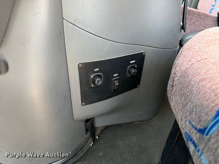 image for item FC3267 2005 Starcraft Ford E450 Super Duty shuttle bus