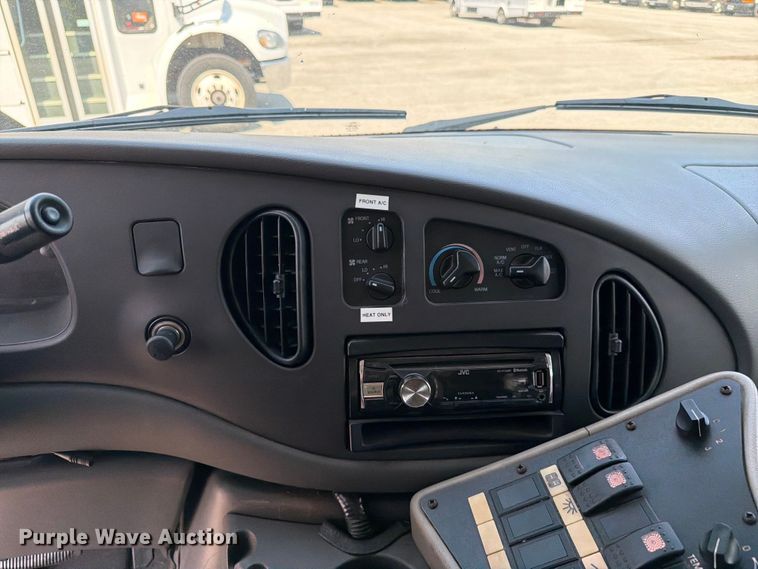 image for item FC3267 2005 Starcraft Ford E450 Super Duty shuttle bus