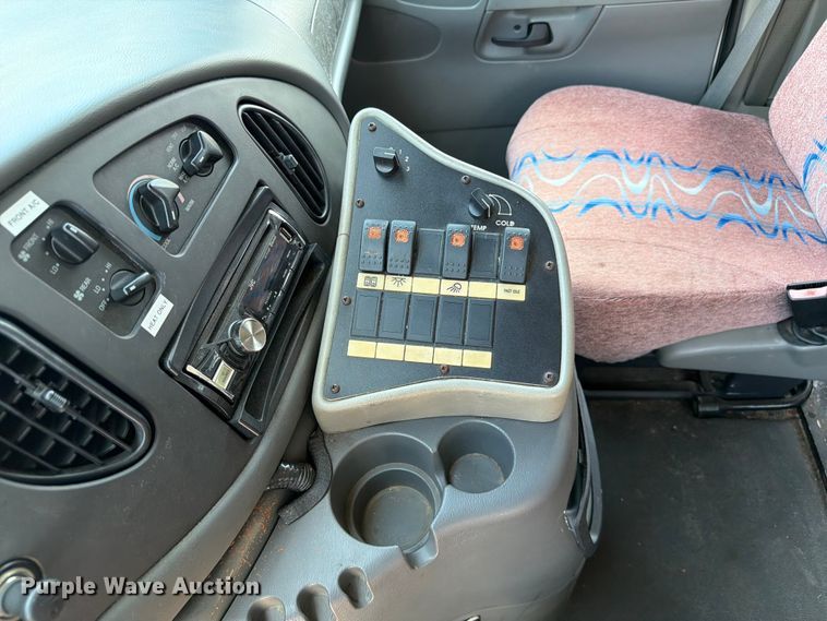 image for item FC3267 2005 Starcraft Ford E450 Super Duty shuttle bus