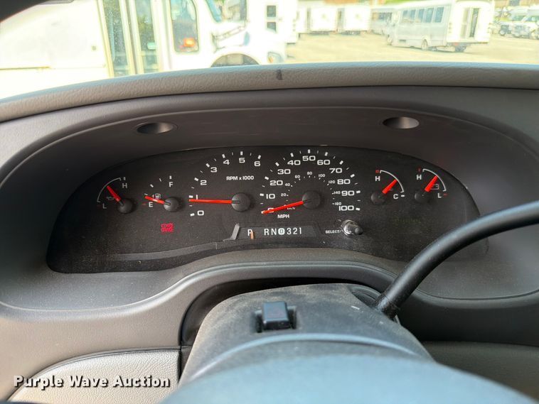 image for item FC3267 2005 Starcraft Ford E450 Super Duty shuttle bus