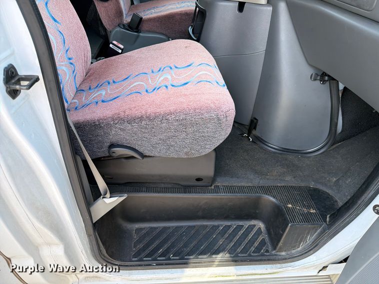 image for item FC3267 2005 Starcraft Ford E450 Super Duty shuttle bus