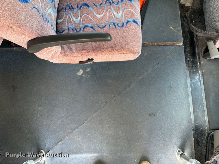 image for item FC3267 2005 Starcraft Ford E450 Super Duty shuttle bus