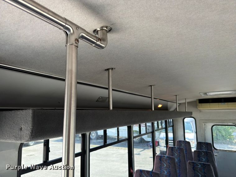 image for item FC3267 2005 Starcraft Ford E450 Super Duty shuttle bus