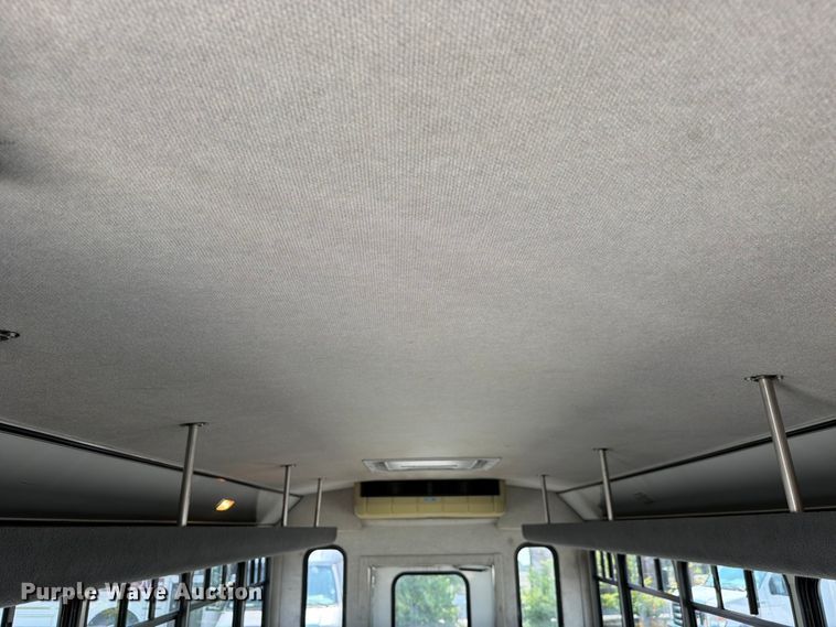image for item FC3267 2005 Starcraft Ford E450 Super Duty shuttle bus