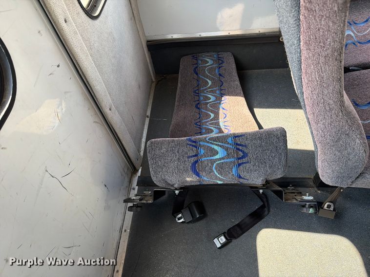 image for item FC3267 2005 Starcraft Ford E450 Super Duty shuttle bus