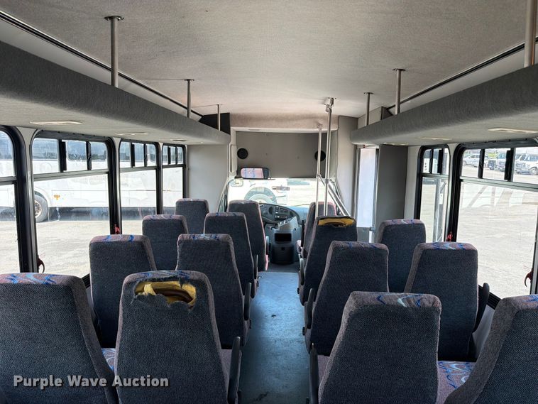 image for item FC3267 2005 Starcraft Ford E450 Super Duty shuttle bus