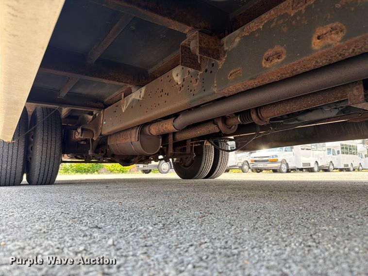 image for item FC3267 2005 Starcraft Ford E450 Super Duty shuttle bus