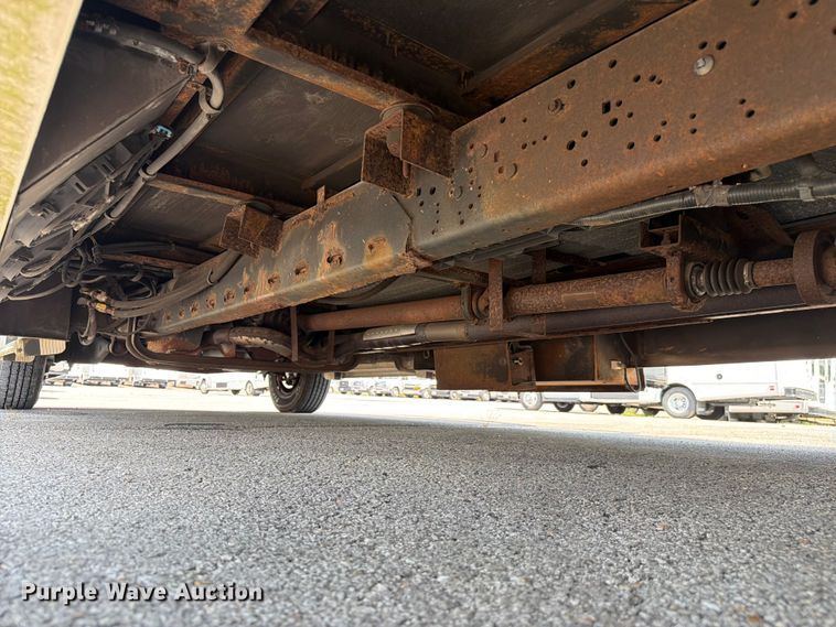 image for item FC3267 2005 Starcraft Ford E450 Super Duty shuttle bus