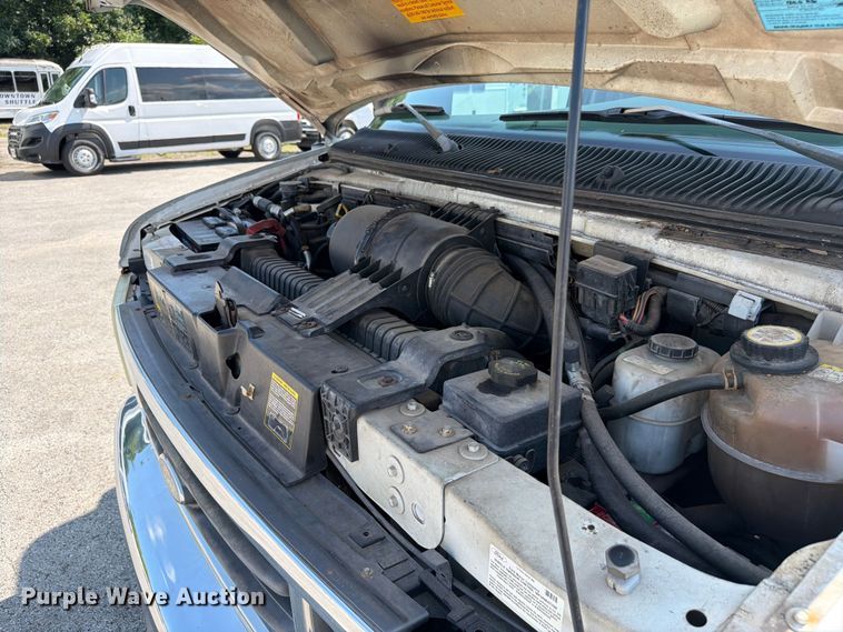image for item FC3267 2005 Starcraft Ford E450 Super Duty shuttle bus