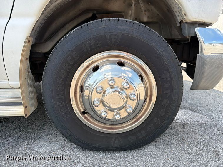 image for item FC3267 2005 Starcraft Ford E450 Super Duty shuttle bus