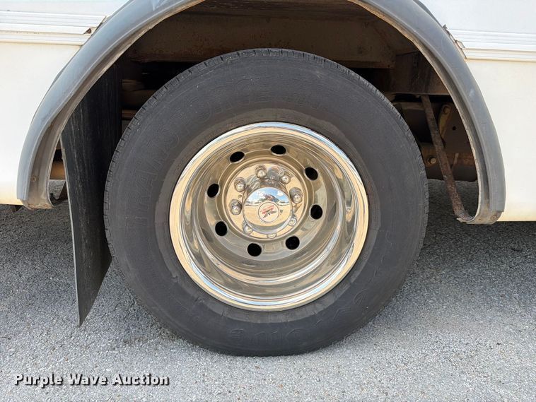 image for item FC3267 2005 Starcraft Ford E450 Super Duty shuttle bus