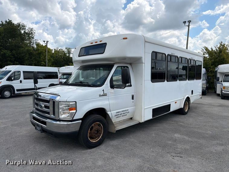 2017 Starcraft Ford E450 Super Duty shuttle bus