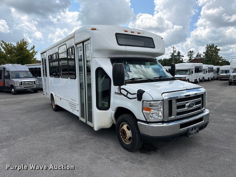 image for item FC3269 2017 Starcraft Ford E450 Super Duty shuttle bus