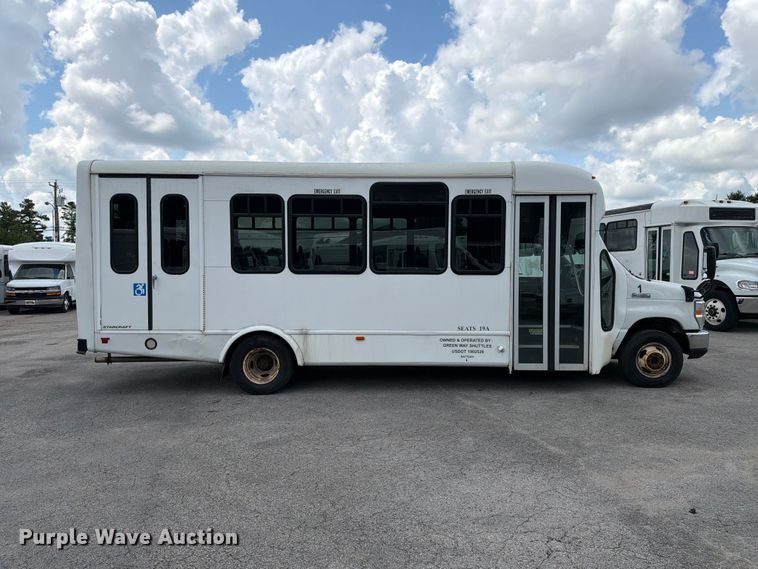 image for item FC3269 2017 Starcraft Ford E450 Super Duty shuttle bus