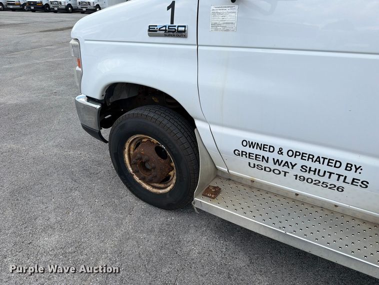 image for item FC3269 2017 Starcraft Ford E450 Super Duty shuttle bus