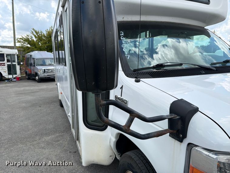 image for item FC3269 2017 Starcraft Ford E450 Super Duty shuttle bus