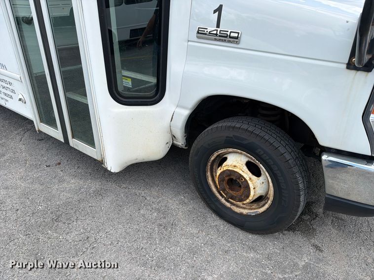image for item FC3269 2017 Starcraft Ford E450 Super Duty shuttle bus