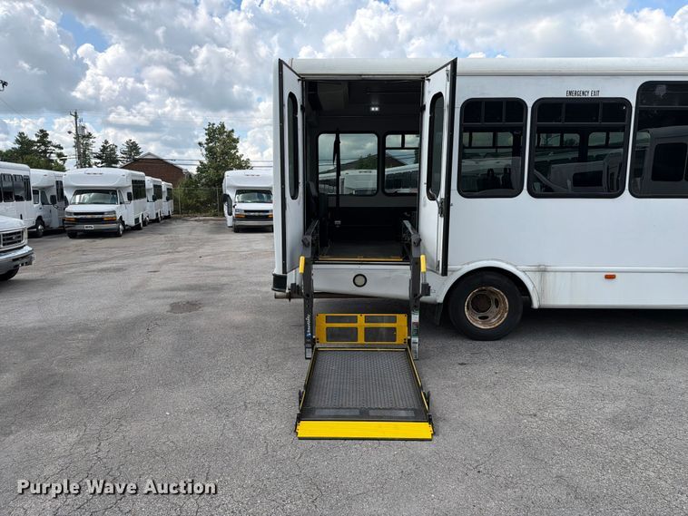 image for item FC3269 2017 Starcraft Ford E450 Super Duty shuttle bus