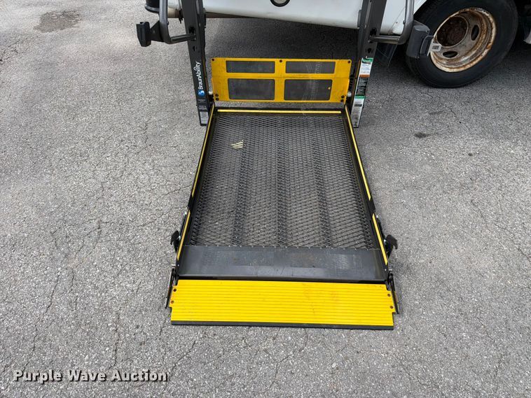 image for item FC3269 2017 Starcraft Ford E450 Super Duty shuttle bus
