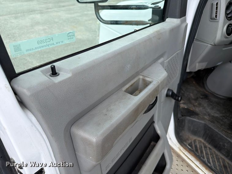 image for item FC3269 2017 Starcraft Ford E450 Super Duty shuttle bus