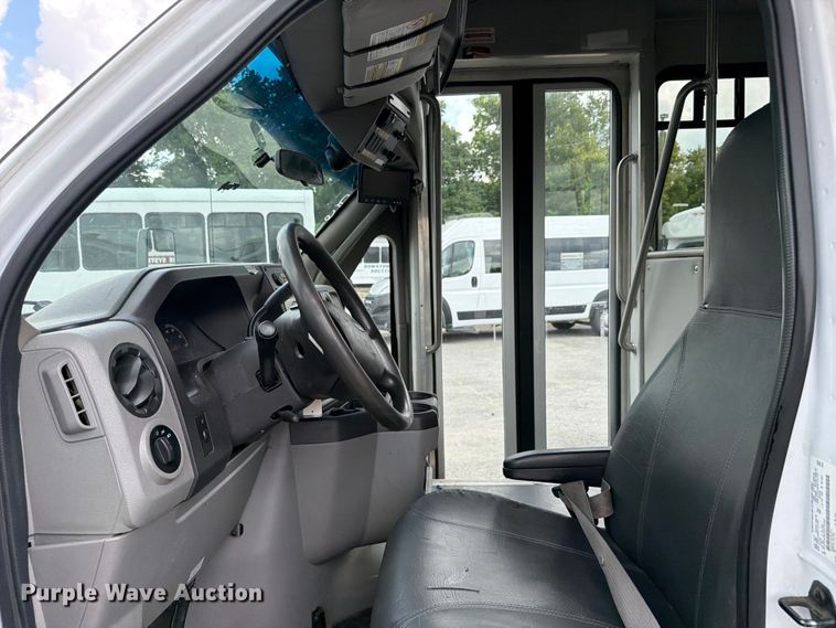 image for item FC3269 2017 Starcraft Ford E450 Super Duty shuttle bus