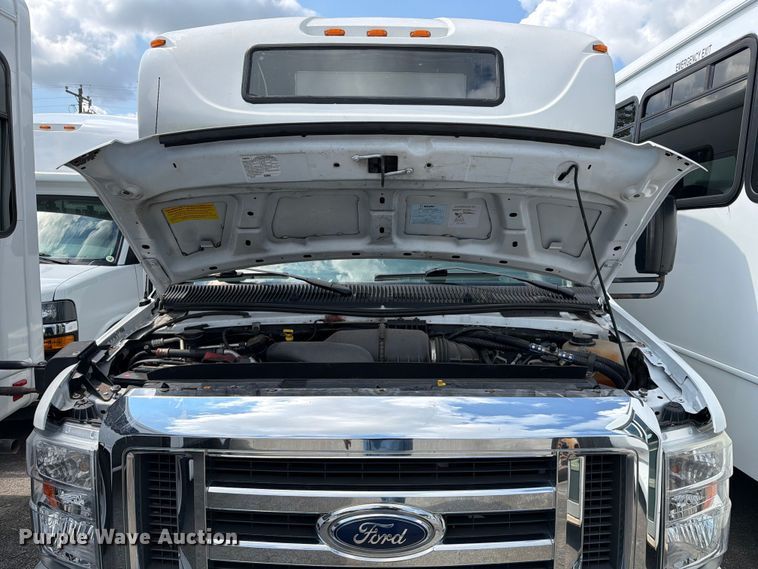 image for item FC3269 2017 Starcraft Ford E450 Super Duty shuttle bus