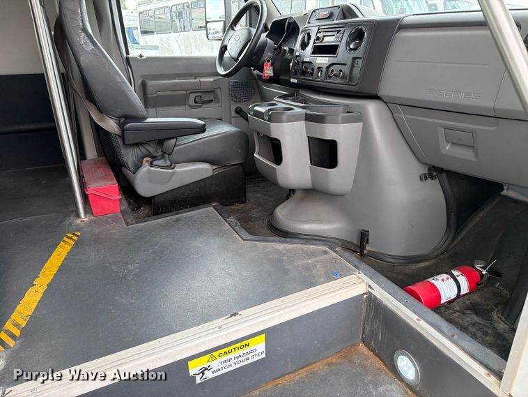 image for item FC3269 2017 Starcraft Ford E450 Super Duty shuttle bus