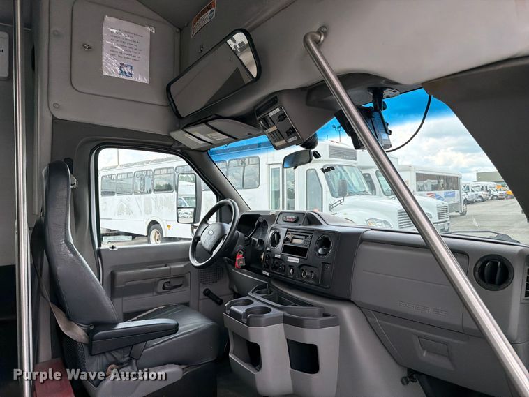 image for item FC3269 2017 Starcraft Ford E450 Super Duty shuttle bus