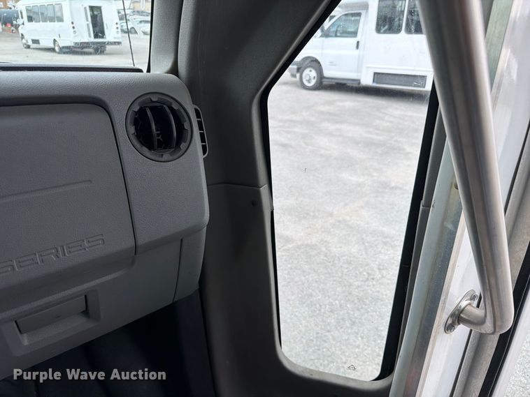 image for item FC3269 2017 Starcraft Ford E450 Super Duty shuttle bus