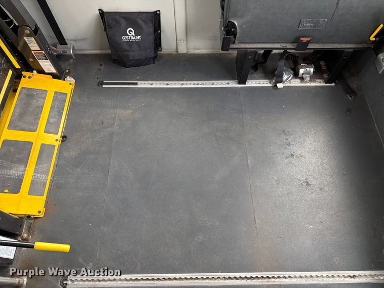 image for item FC3269 2017 Starcraft Ford E450 Super Duty shuttle bus