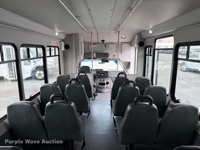 image for item FC3269 2017 Starcraft Ford E450 Super Duty shuttle bus