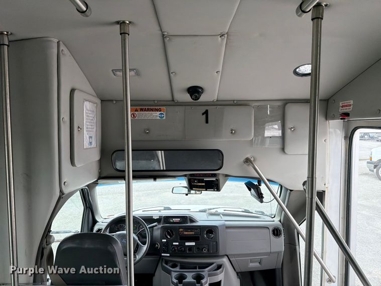 image for item FC3269 2017 Starcraft Ford E450 Super Duty shuttle bus