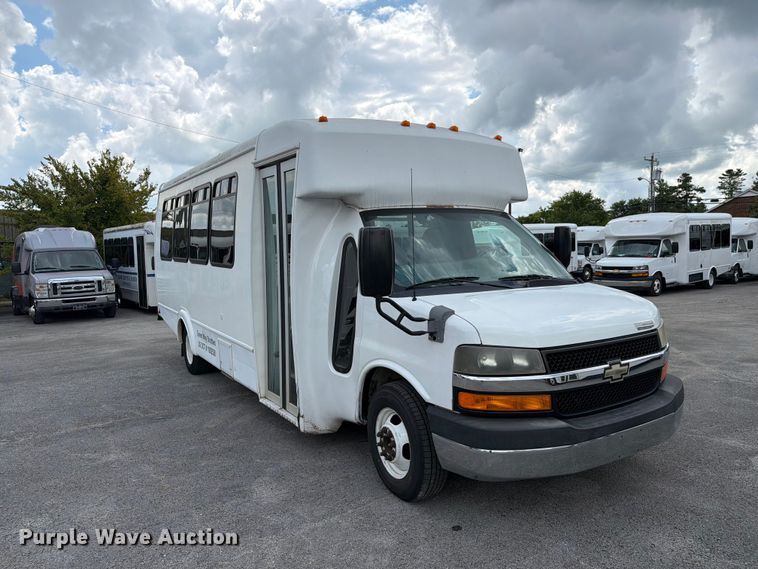 image for item FC3270 2013 Chevrolet Express shuttle bus