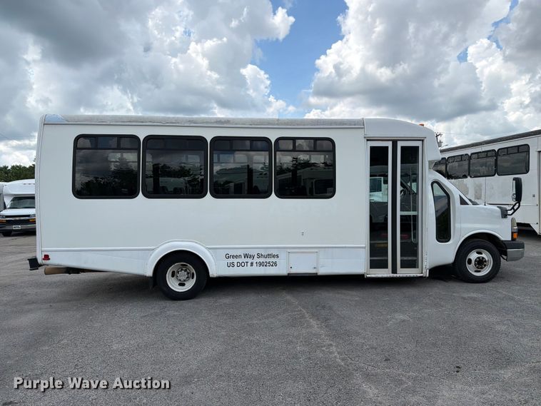 image for item FC3270 2013 Chevrolet Express shuttle bus