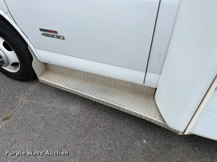 image for item FC3270 2013 Chevrolet Express shuttle bus