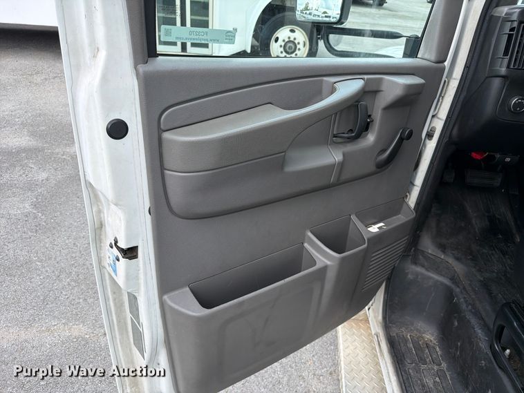 image for item FC3270 2013 Chevrolet Express shuttle bus