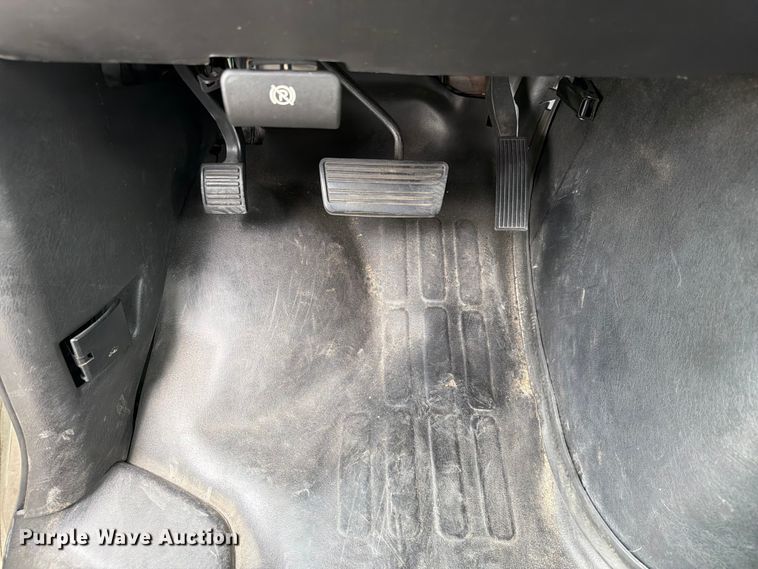 image for item FC3270 2013 Chevrolet Express shuttle bus