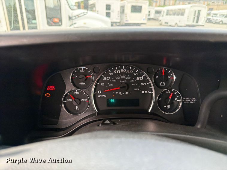 image for item FC3270 2013 Chevrolet Express shuttle bus