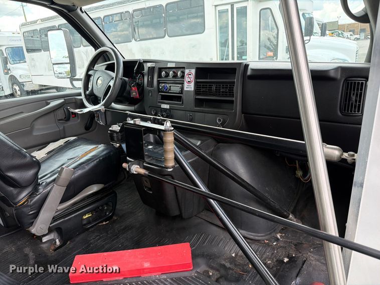 image for item FC3270 2013 Chevrolet Express shuttle bus